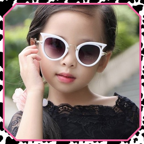 ๐New๐ โGirls Cat Eye Sunglassesโ ๐ - Picture 5 of 6